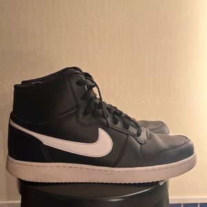 Mens Nike high tops blk/wht size 12 worn 2 times